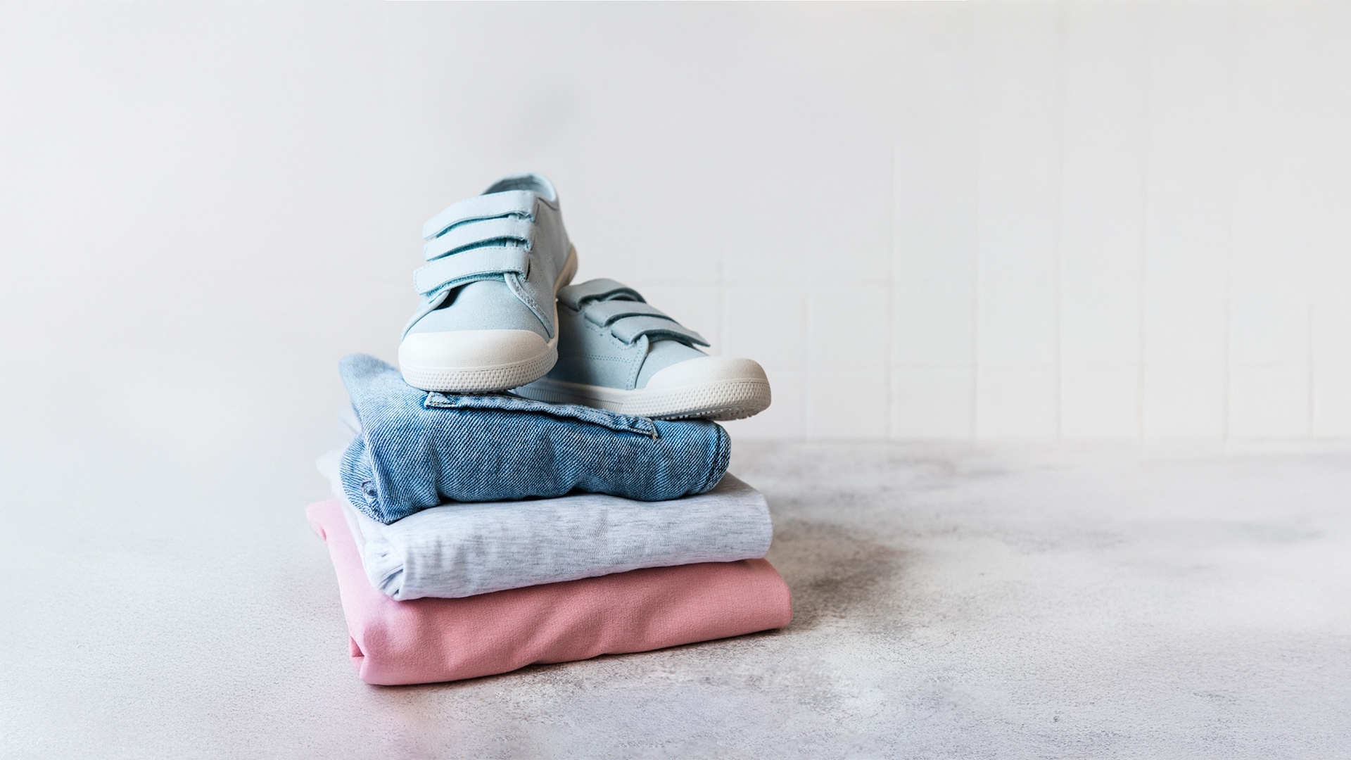 BİR ÇOCUK DA SİZ GİYDİRİN