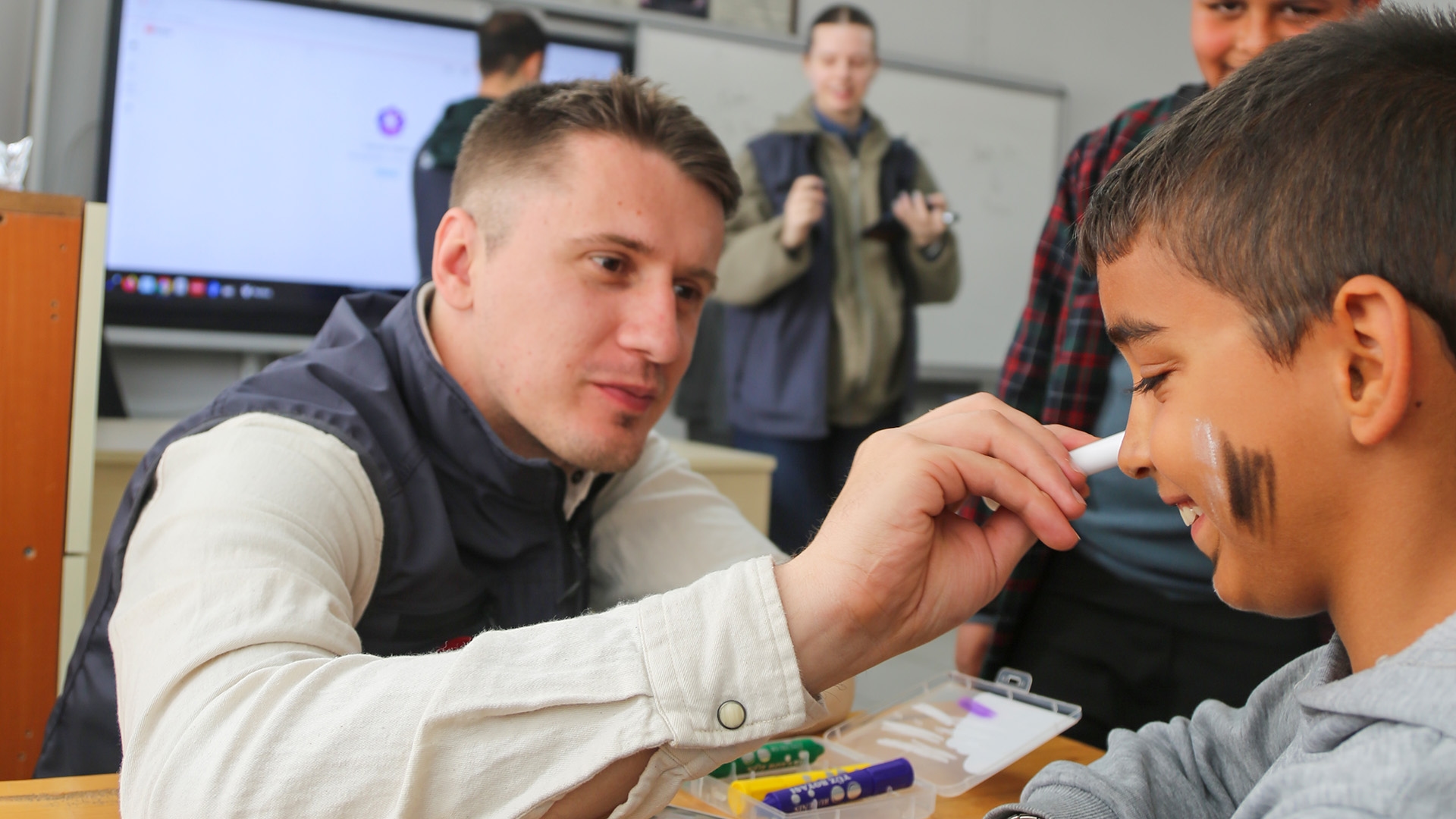 Gönüllü Gençler ve Mutlu Çocuklar Nurdağı’nda Buluştu