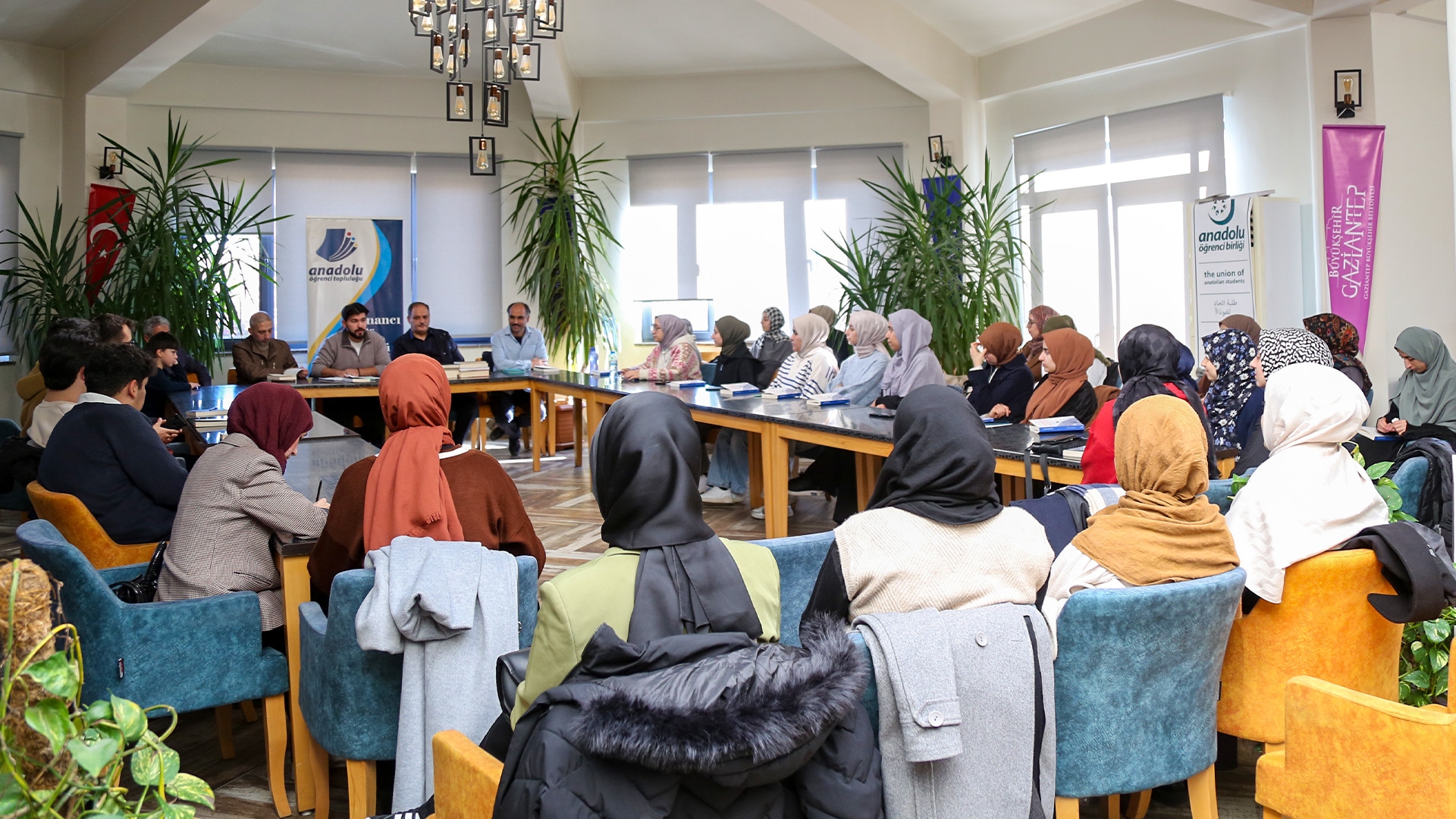 Gaün Gençlik Merkezinde Kitap Kritiği