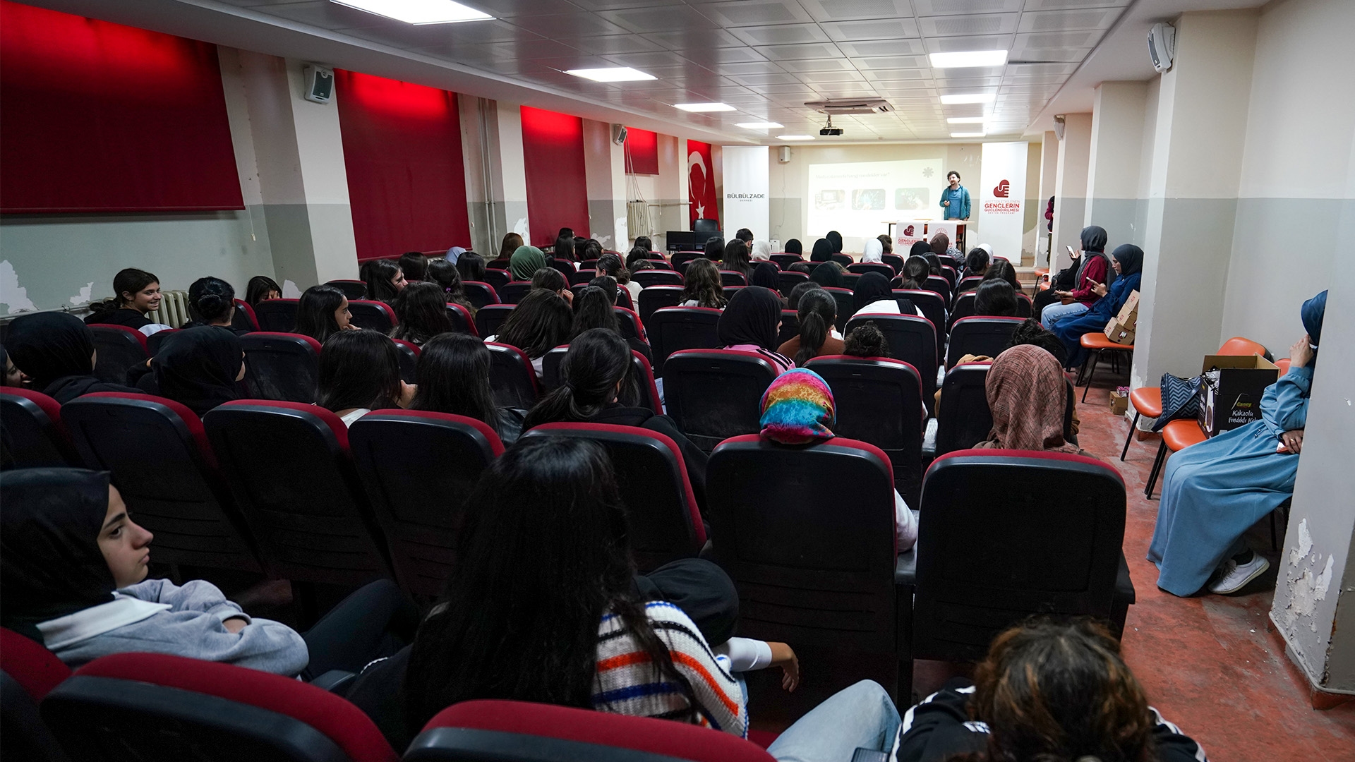 Nurdağı’nda Gençlere Sivil Topluma Katılım ve Kapasite Artırımı Seminerleri