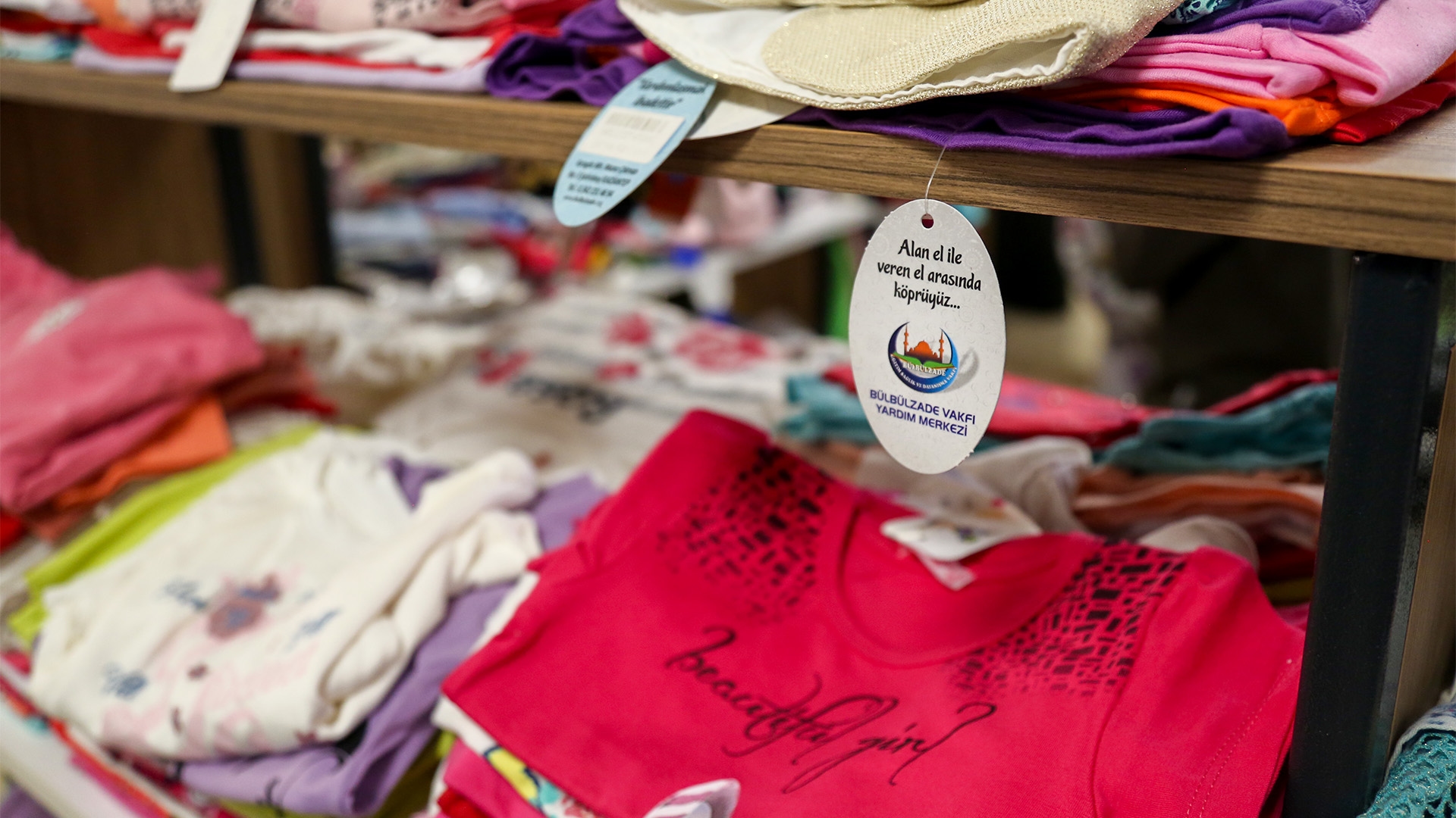 BİR ÇOCUK DA SİZ GİYDİRİN